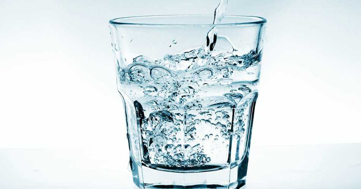 200мл воды в стакане
